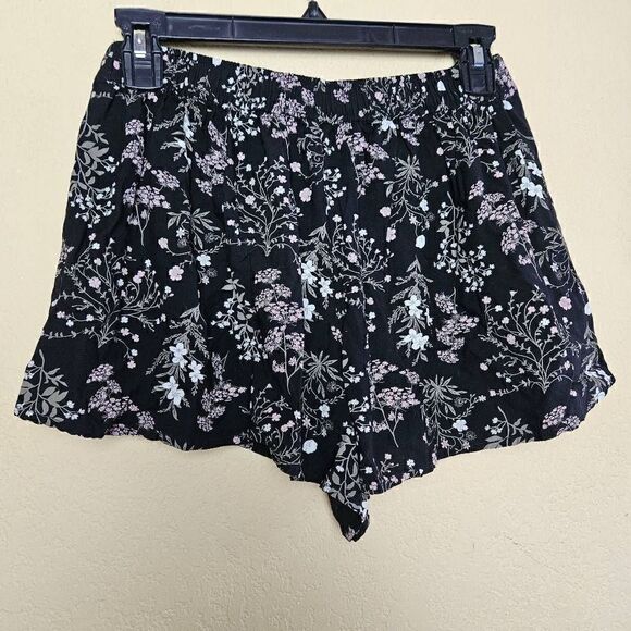 Abound Floral Shorts  - Picture 3 of 4